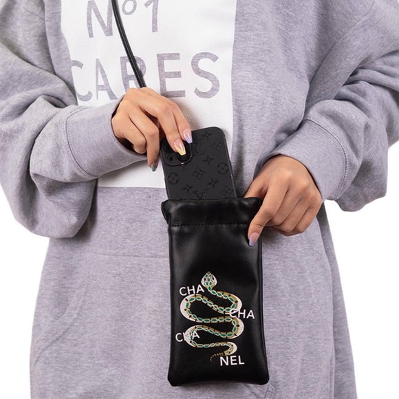 CROSSBODY POUCH- Eden Snake (Black) - Picture 4 of 4